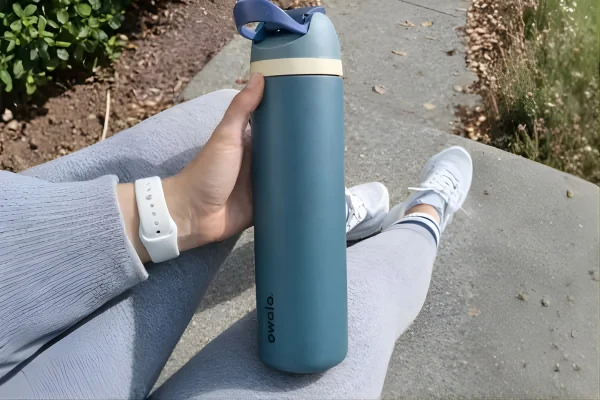 Owala 32 oz Stainless Steel Water Bottle denim color